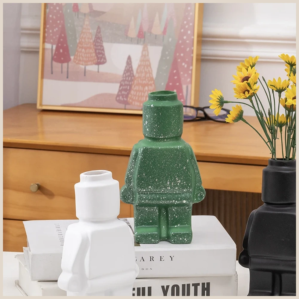 Vase en Forme de Figurine – Décoration Moderne et Ludique