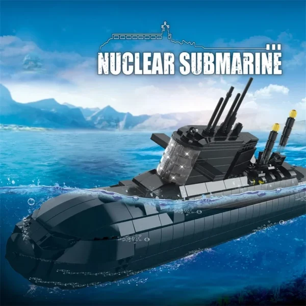 Modèle de sous-marin nucléaire en briques flottant dans un décor marin réaliste.