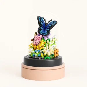 Insecte et Fleurs en Briques sous Cloche